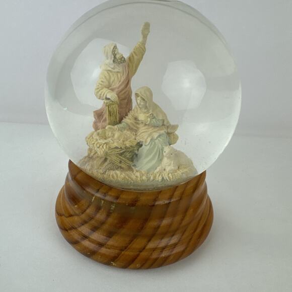 Nativity Snow Globe San Francisco Music Box Co We wish you a Merry Christmas - Picture 2 of 13